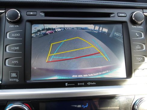 Used 2015 Toyota Highlander Limited w/ Driver Technology Package AWD/4WD image 21