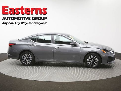 Used 2025 Nissan Altima 2.5 SV FWD image 45