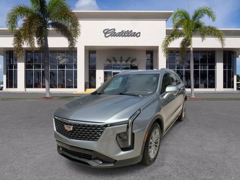 Used 2025 Cadillac XT4 Premium Luxury FWD image 5