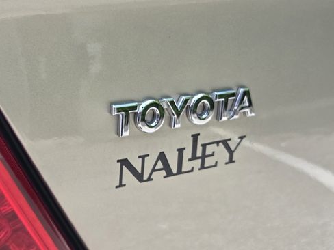 Used 2005 Toyota Camry LE FWD image 32