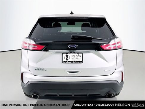 Used 2019 Ford Edge SE image 6