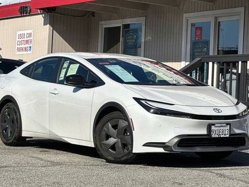 Used 2026 Toyota Prius Plug-In Hybrid FWD image 2