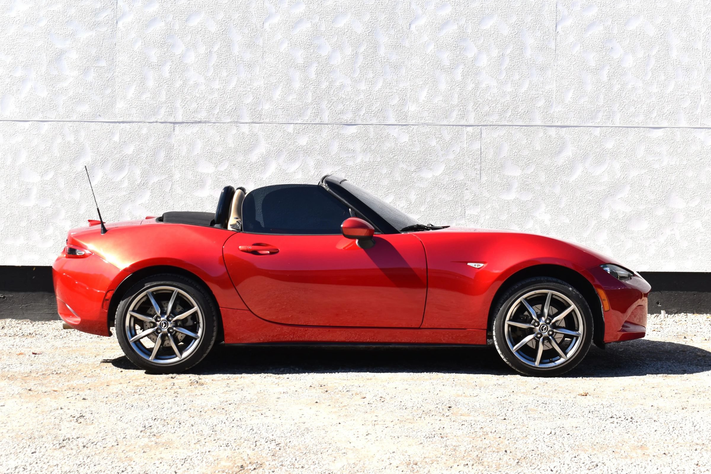 Used 2016 MAZDA MX-5 Miata Grand Touring RWD image 11