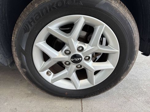 Used 2025 Kia Soul LX w/ LX Technology Package FWD image 30