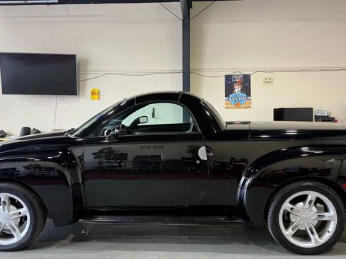 Used 2004 Chevrolet SSR w/ Preferred Equipment Group image 4