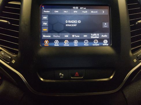 Used 2019 Jeep Cherokee Latitude Plus FWD image 25