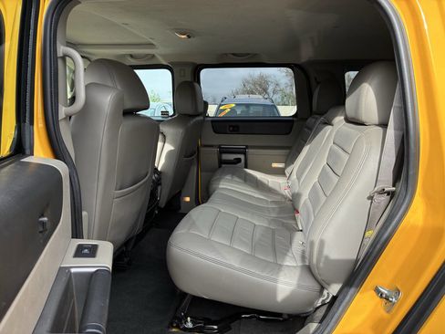 Used 2004 HUMMER H2 w/ Preferred Equipment Group image 4