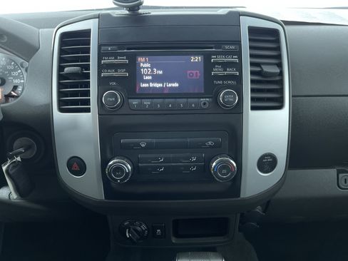 Used 2013 Nissan Frontier SV image 17