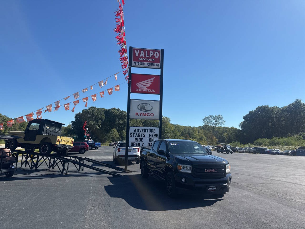 Used 2017 GMC Canyon SLE w/ Nightfall Edition AWD/4WD image 5