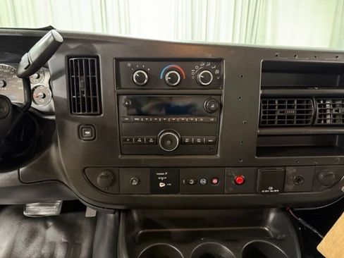 Used 2018 Chevrolet Express 2500 w/ Driver Convenience Package RWD image 15