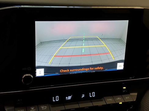 Used 2025 Toyota Camry SE FWD image 3
