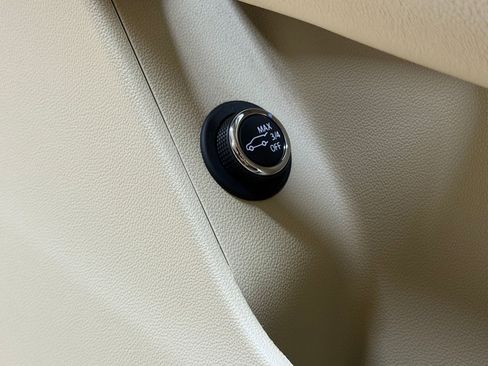 Used 2019 Cadillac XT5 FWD image 17