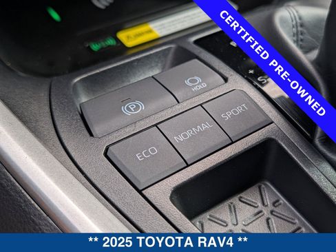 Used 2025 Toyota RAV4 XLE image 31