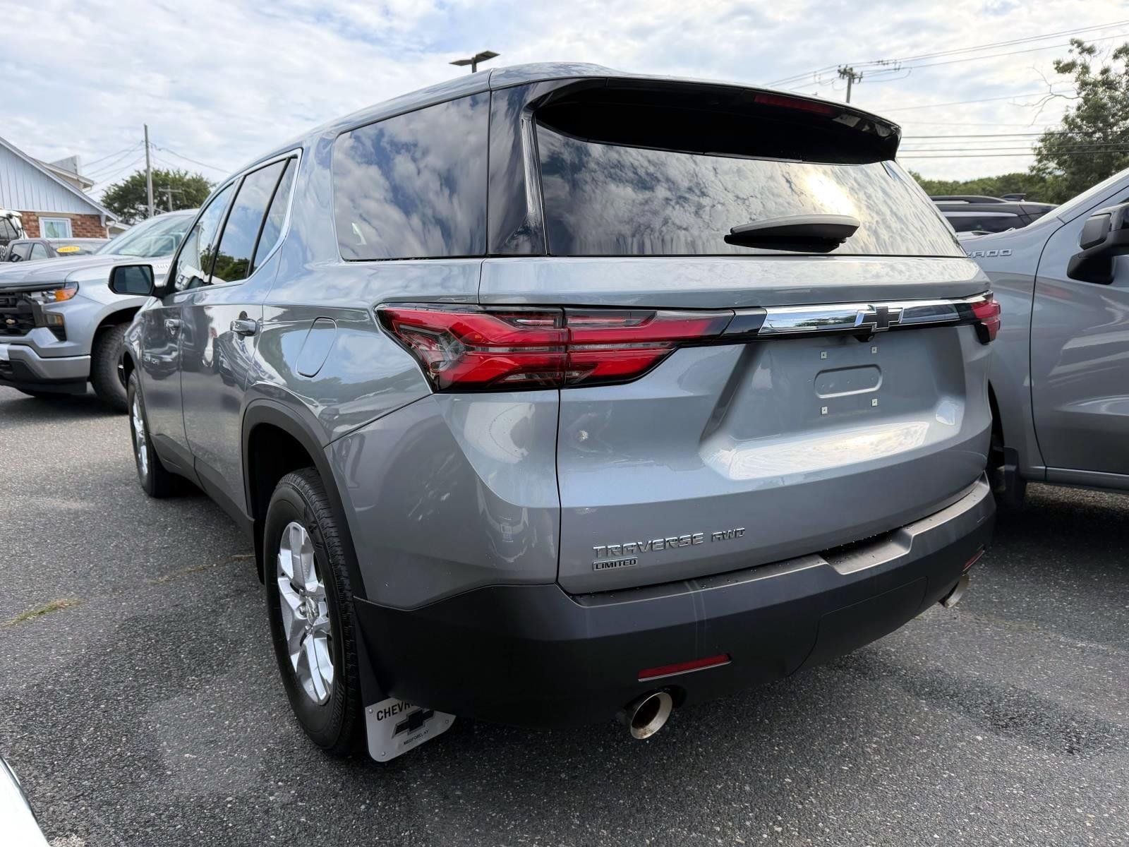 Used 2024 Chevrolet Traverse LS w/ Safety Package AWD/4WD image 6
