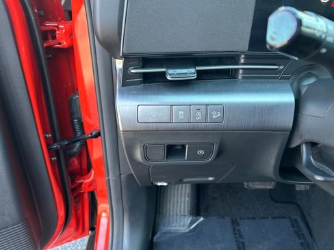 Used 2024 Hyundai Kona SE image 23