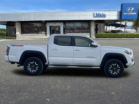 Used 2022 Toyota Tacoma TRD Off-Road image 8
