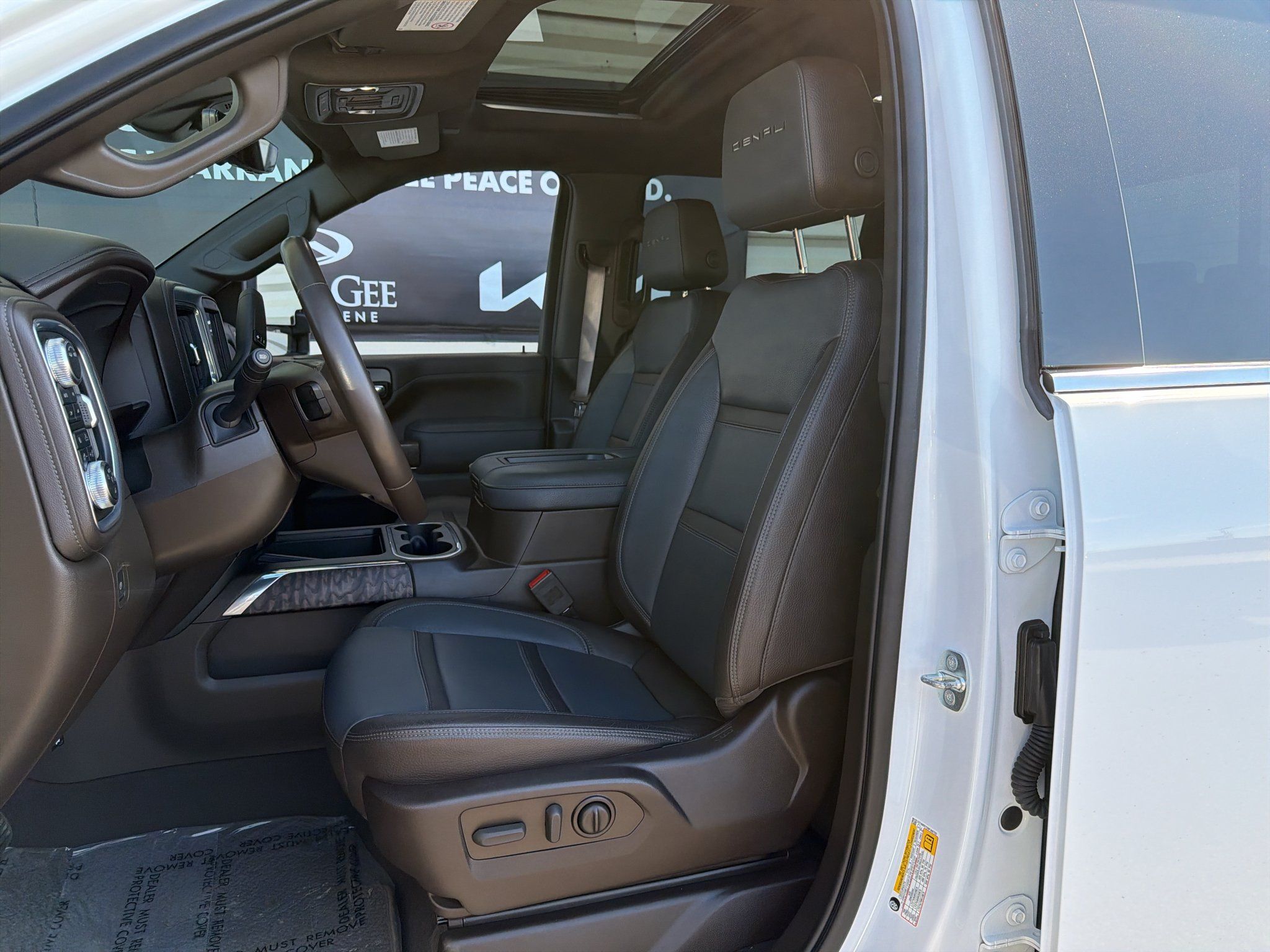 Used 2022 GMC Sierra 2500 Denali w/ Denali Ultimate Package AWD/4WD image 10