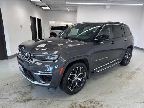 Used 2024 Jeep Grand Cherokee Summit image 4