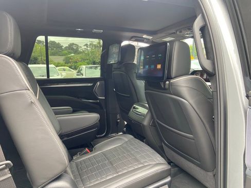 Used 2025 Cadillac Escalade V AWD/4WD image 16