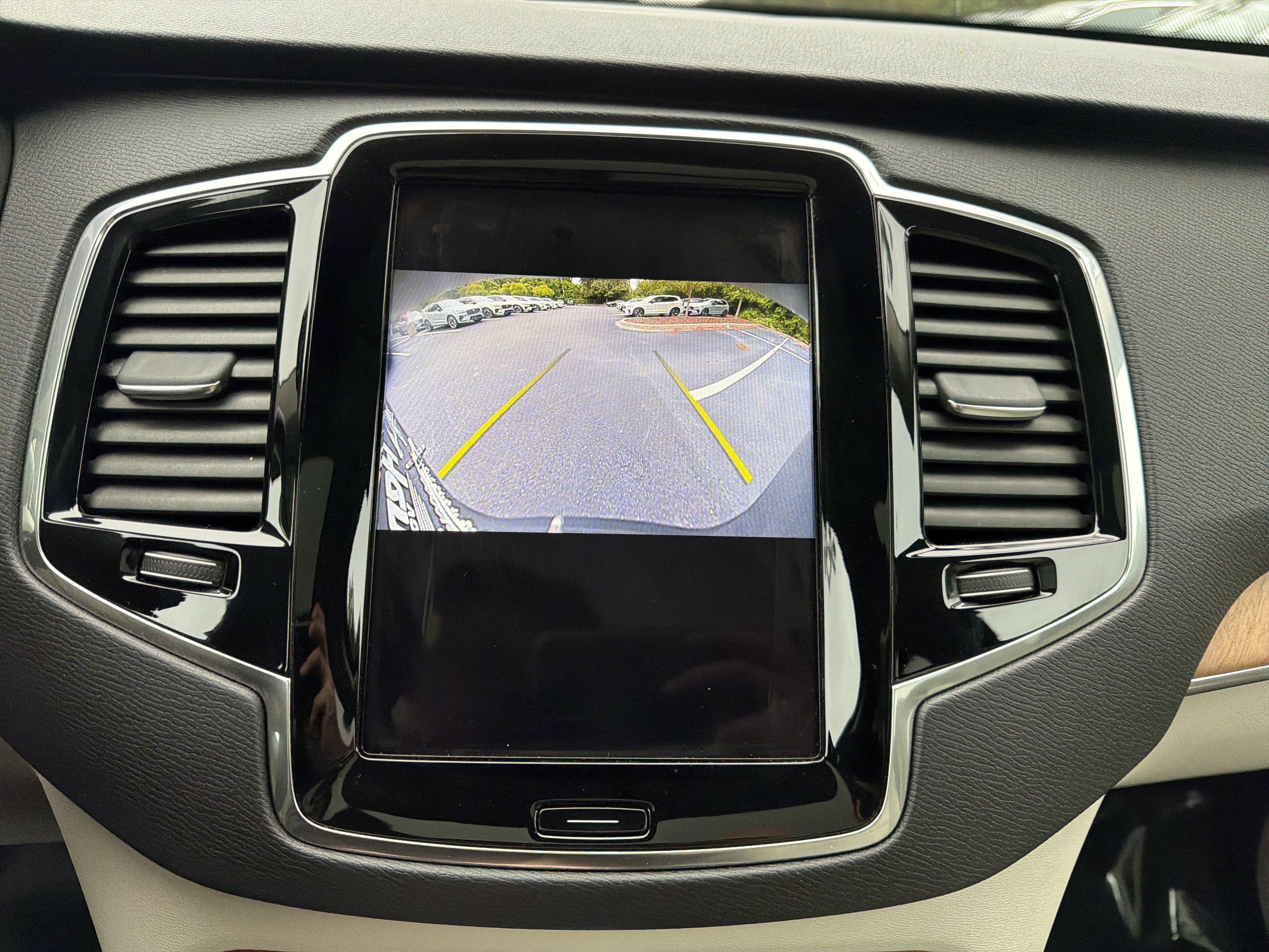 Used 2022 Volvo XC90 T5 Momentum w/ Advanced Package FWD image 25