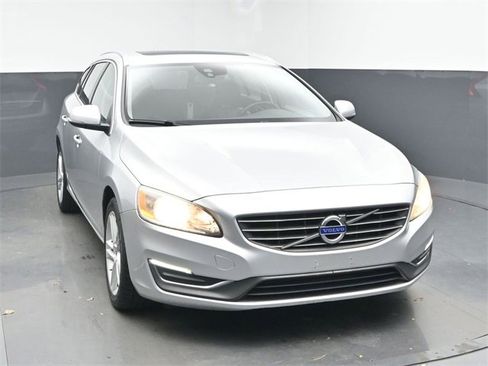 Used 2015 Volvo V60 T5 Premier image 2