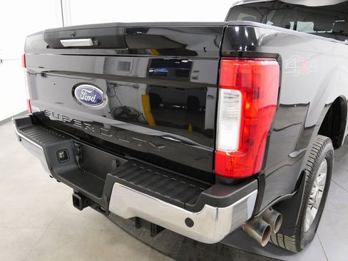Used 2017 Ford F250 Lariat w/ Chrome Package image 9