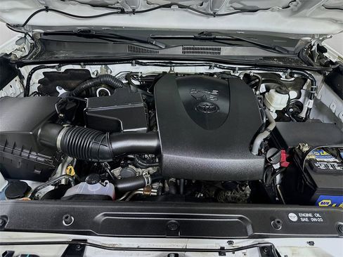 Used 2019 Toyota Tacoma SR w/ SR Convenience Package image 8