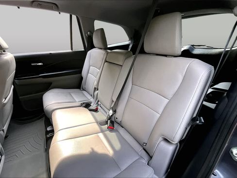 Used 2020 Honda Pilot Touring image 20