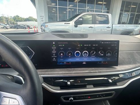Used 2023 BMW X7 xDrive40i w/ Premium Package AWD/4WD image 9