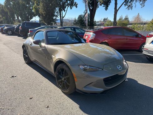 Used 2023 MAZDA MX-5 Miata Club w/ Weather Package image 2