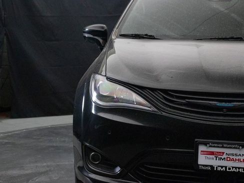 Used 2019 Chrysler Pacifica Limited w/ Advanced Safetytec Group image 5