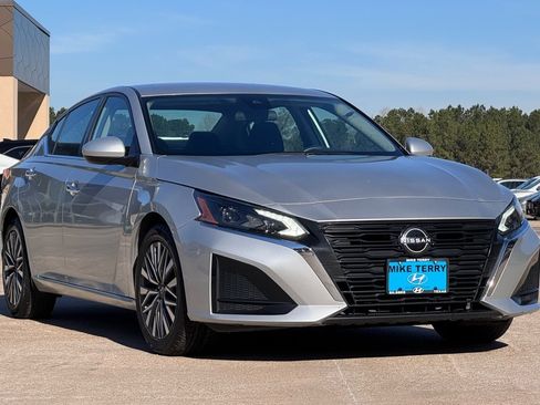 Used 2023 Nissan Altima 2.5 SV image 9