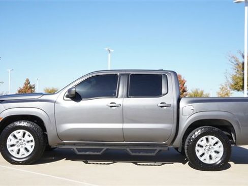 Used 2022 Nissan Frontier SV image 6