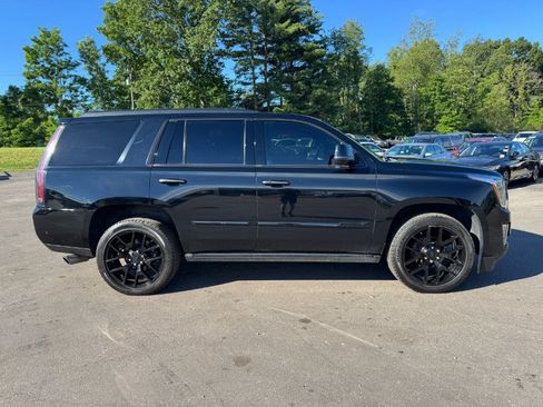 Used 2017 Cadillac Escalade Platinum AWD/4WD image 6