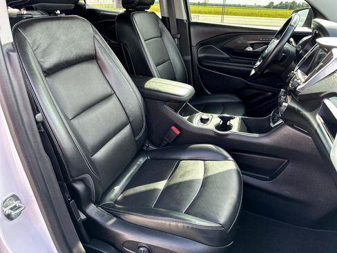 Used 2023 GMC Terrain SLT image 59