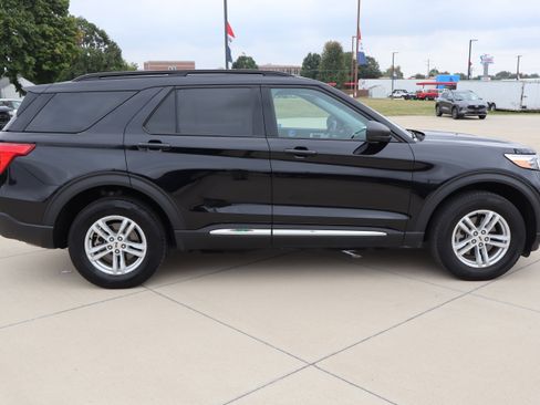 Used 2023 Ford Explorer XLT w/ Equipment Group 202A image 5