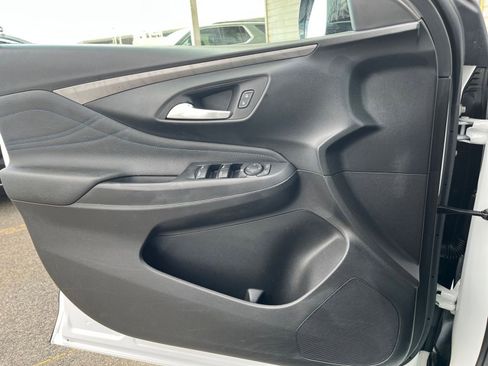 Used 2025 Buick Envista Sport Touring image 18