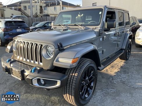 Used 2022 Jeep Wrangler Unlimited Sahara w/ Cold Weather Group image 86