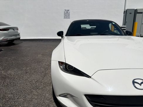 Used 2020 MAZDA MX-5 Miata Sport RWD image 4