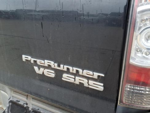 Used 2014 Toyota Tacoma PreRunner w/ SR5 Package image 9