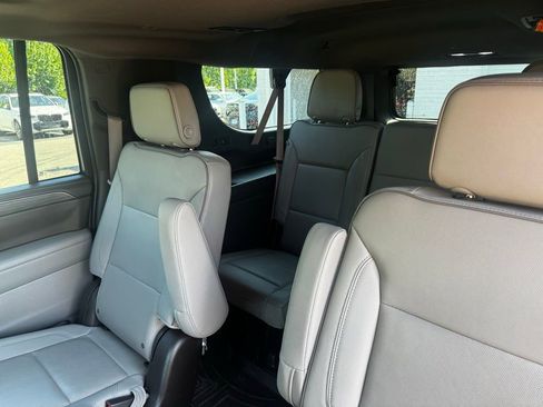 Used 2023 GMC Yukon XL SLT w/ SLT Luxury Package AWD/4WD image 10