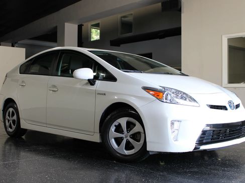 Used 2015 Toyota Prius Two FWD image 34