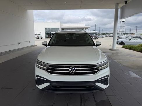 Used 2023 Volkswagen Tiguan SE FWD image 3