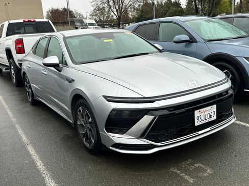 Used 2025 Hyundai Sonata SEL image 2