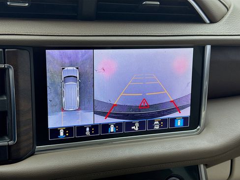 Used 2021 GMC Yukon Denali w/ Denali Premium Package image 10