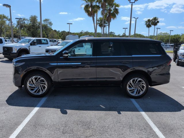 Used 2026 Lincoln Navigator Reserve AWD/4WD image 7