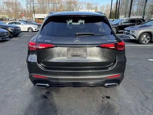 Used 2025 Mercedes-Benz GLC 300 4MATIC image 4