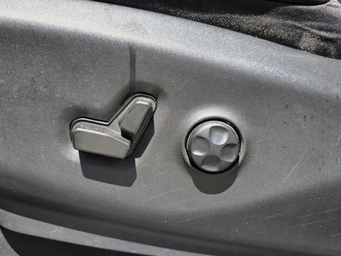 Used 2021 Chrysler Pacifica Touring-L w/ Uconnect Theater Family Group AWD/4WD image 10