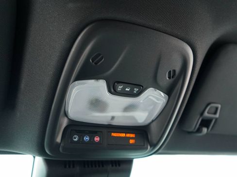 Used 2025 Chevrolet Colorado W/T RWD image 11
