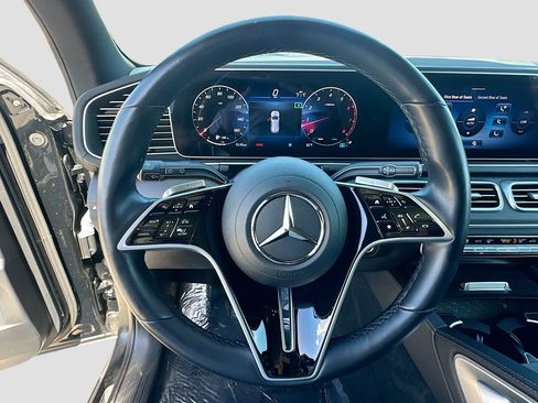 Used 2024 Mercedes-Benz GLS 450 4MATIC image 11